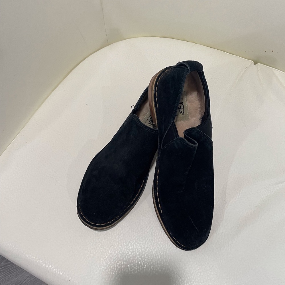 UGG Black Suede, fur insoles shoe booties. Size 7.